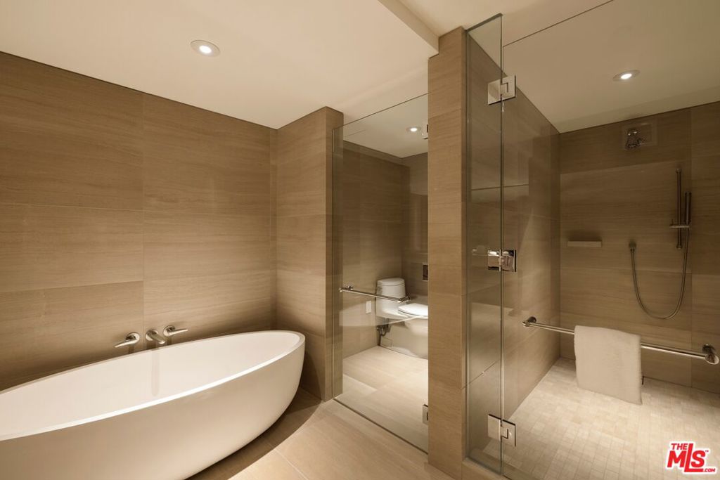 2025 Avenue Of The Stars 1412 Property Photo 7