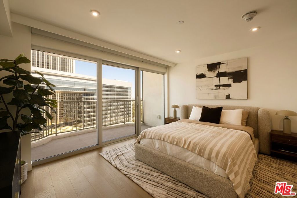 2025 Avenue Of The Stars 1412 Property Photo 8