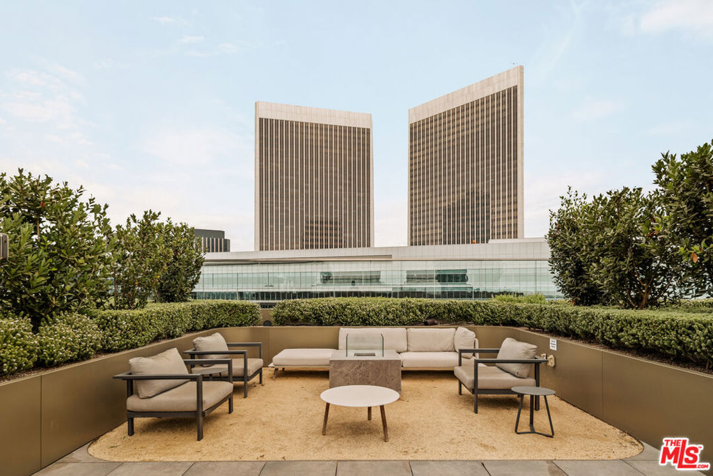 2025 Avenue Of The Stars 1412 Property Photo 16