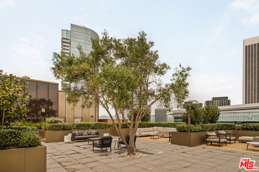 2025 Avenue Of The Stars 1412 Property Photo 17