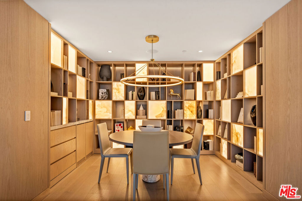 2025 Avenue Of The Stars 1412 Property Photo 21