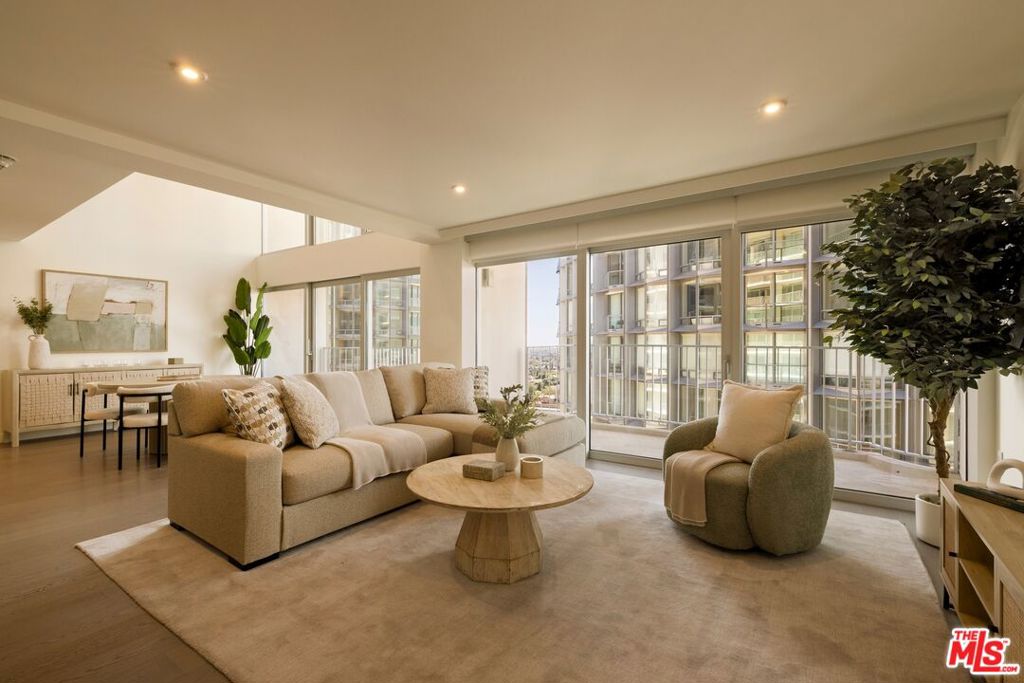 2025 Avenue Of The Stars 1207 Property Photo 1