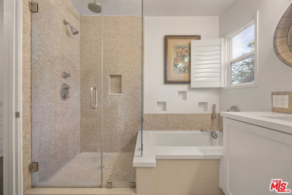 2219 Silver Ridge Avenue Property Photo 11