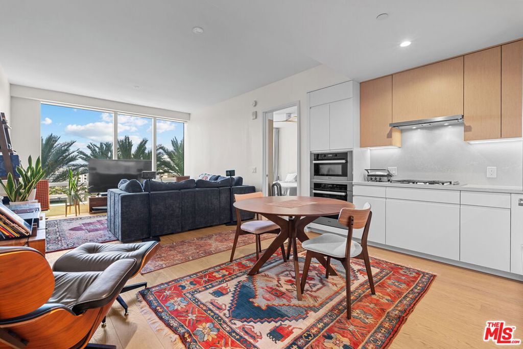 877 Francisco Street 1112 Property Photo 5