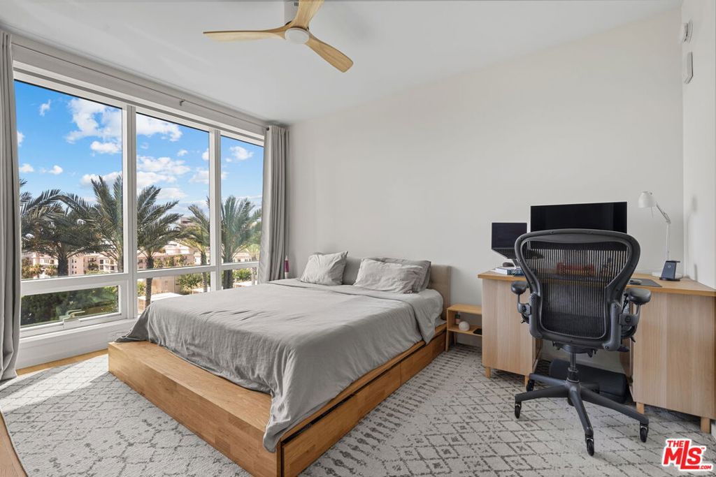 877 Francisco Street 1112 Property Photo 12