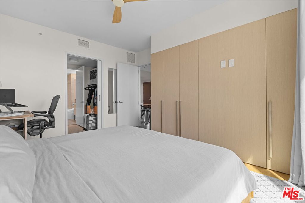877 Francisco Street 1112 Property Photo 14