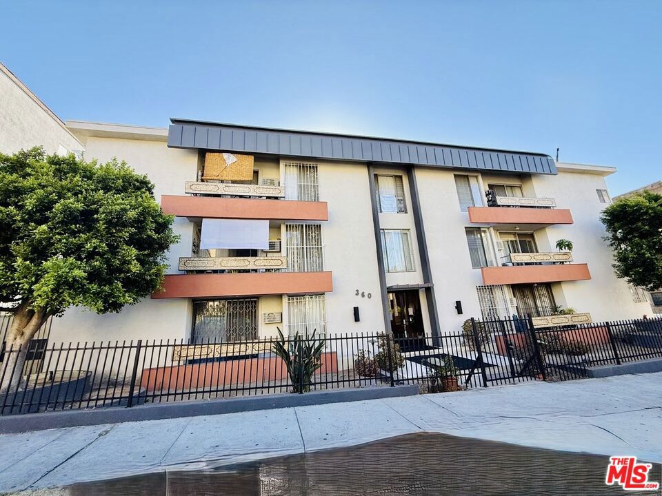 360 S Kenmore Avenue 305 Property Photo 1