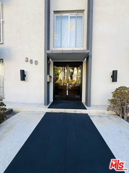 360 S Kenmore Avenue 305 Property Photo 2