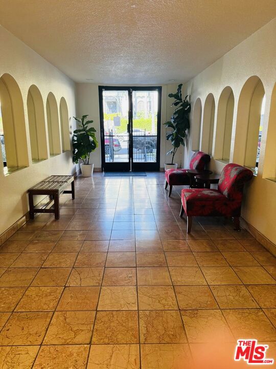 360 S Kenmore Avenue 305 Property Photo 3