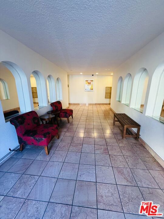 360 S Kenmore Avenue 305 Property Photo 4