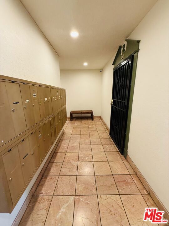 360 S Kenmore Avenue 305 Property Photo 5