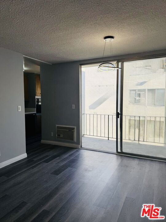 360 S Kenmore Avenue 305 Property Photo 8