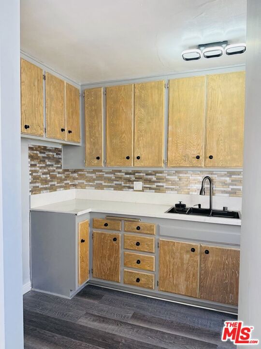 360 S Kenmore Avenue 305 Property Photo 15