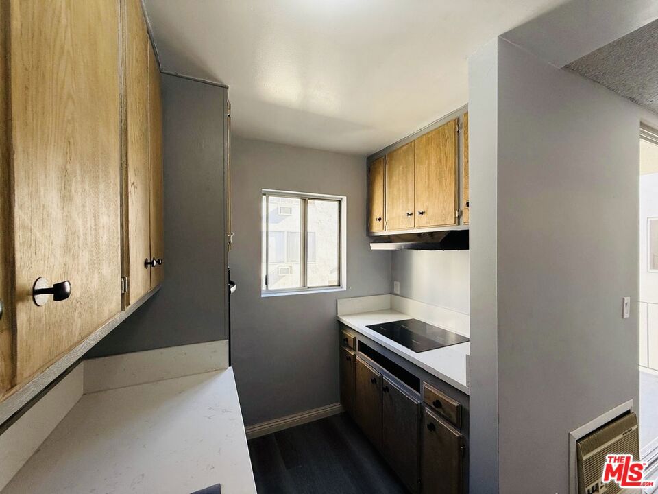 360 S Kenmore Avenue 305 Property Photo 16