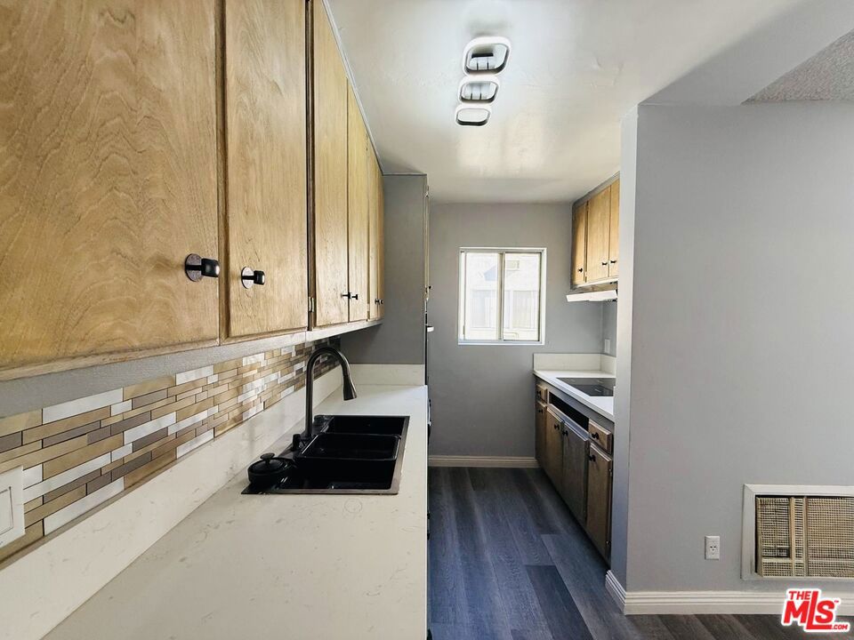 360 S Kenmore Avenue 305 Property Photo 17