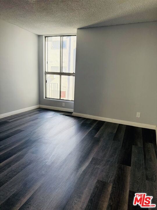 360 S Kenmore Avenue 305 Property Photo 24