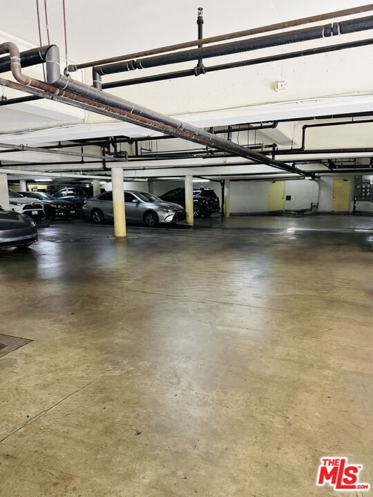 360 S Kenmore Avenue 305 Property Photo 28