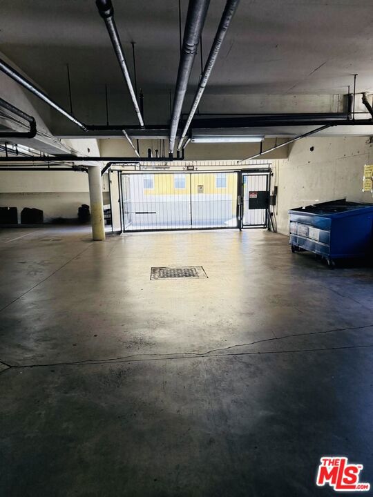 360 S Kenmore Avenue 305 Property Photo 29