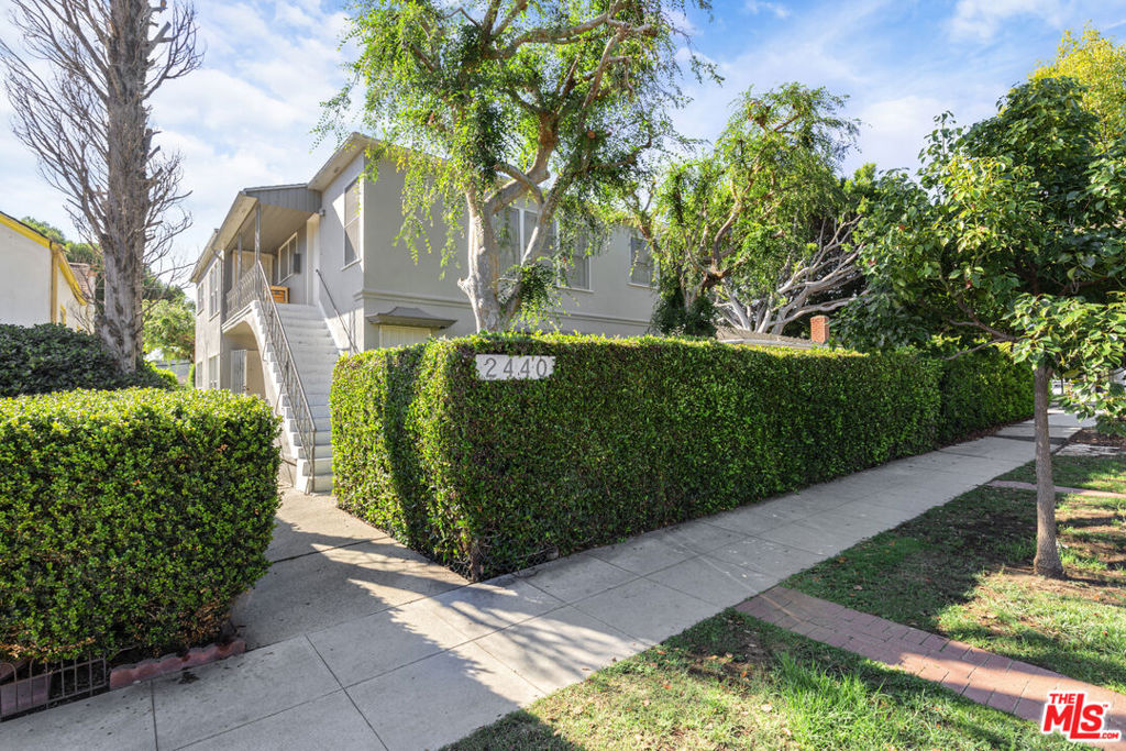 2440 Arizona Avenue Property Photo 2