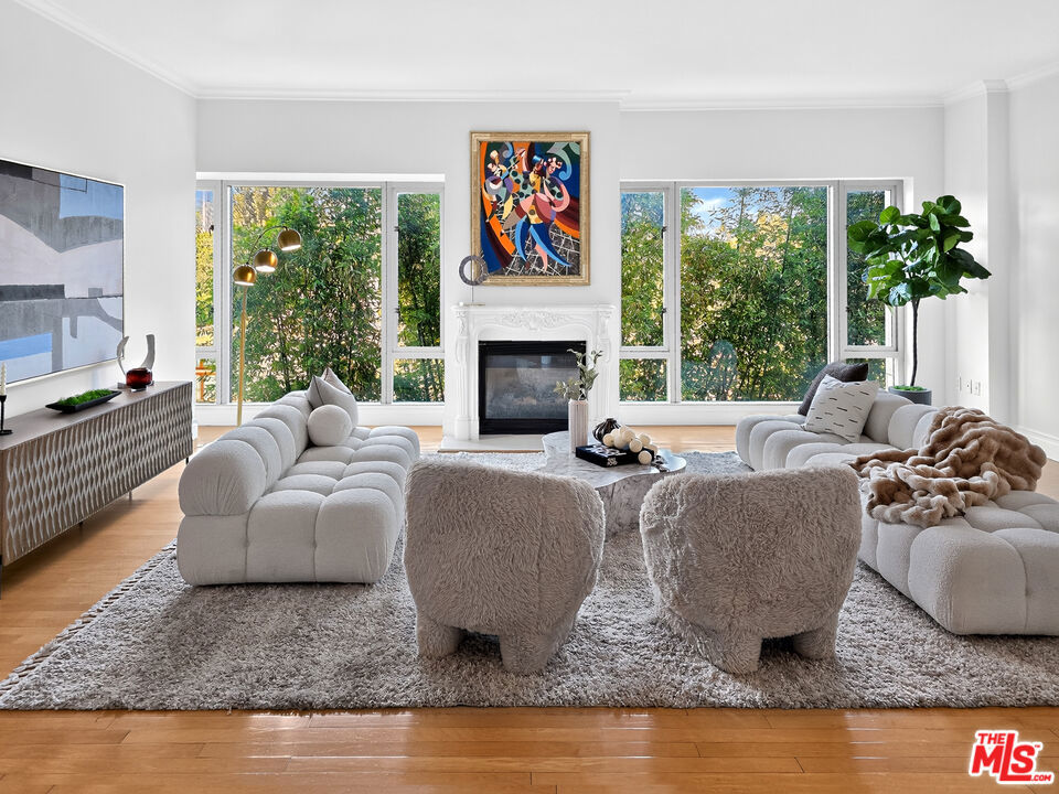 10727 Wilshire Boulevard 404 Property Photo 1