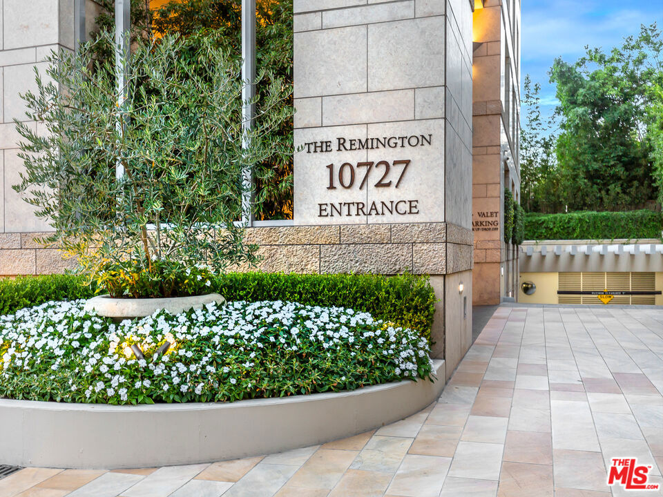 10727 Wilshire Boulevard 404 Property Photo 4