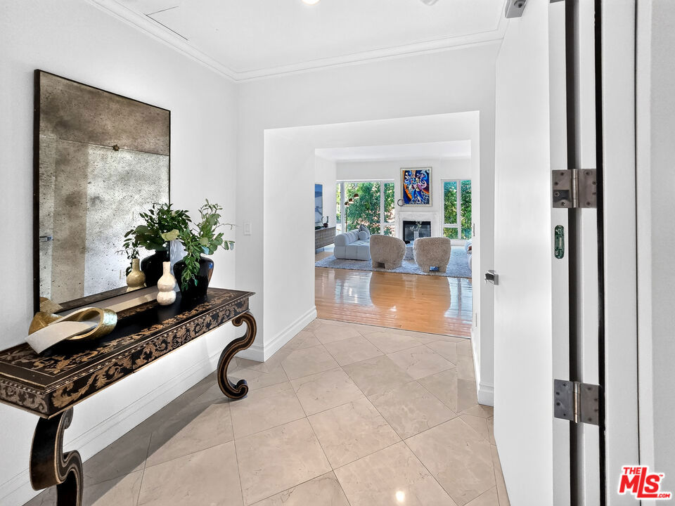 10727 Wilshire Boulevard 404 Property Photo 8