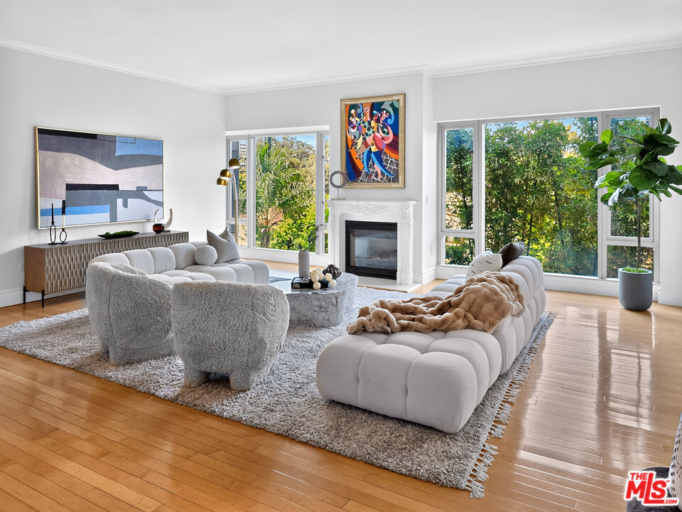 10727 Wilshire Boulevard 404 Property Photo 10