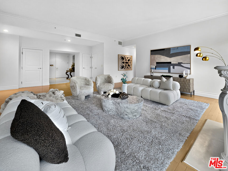 10727 Wilshire Boulevard 404 Property Photo 11