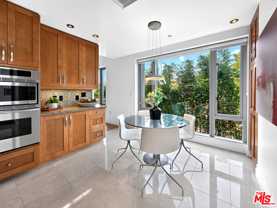10727 Wilshire Boulevard 404 Property Photo 21
