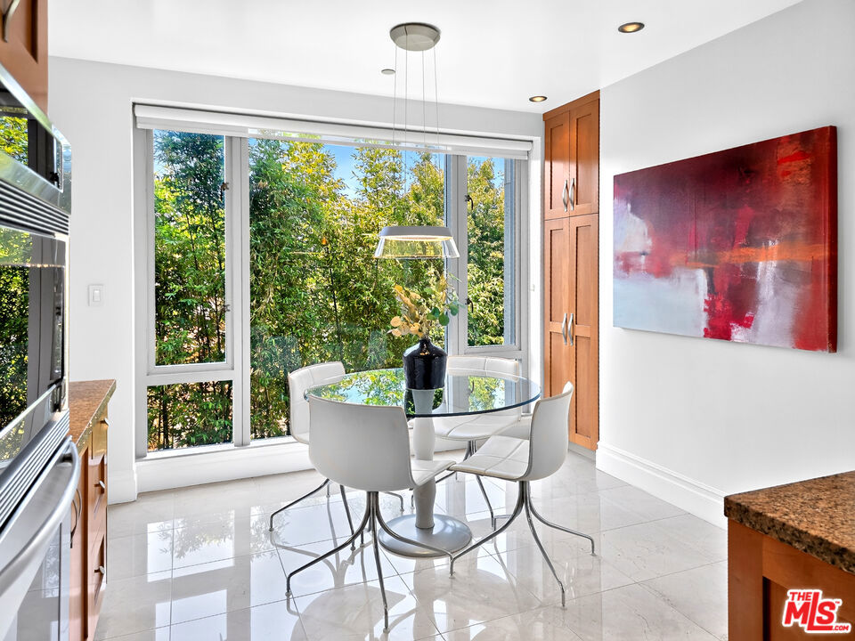 10727 Wilshire Boulevard 404 Property Photo 22