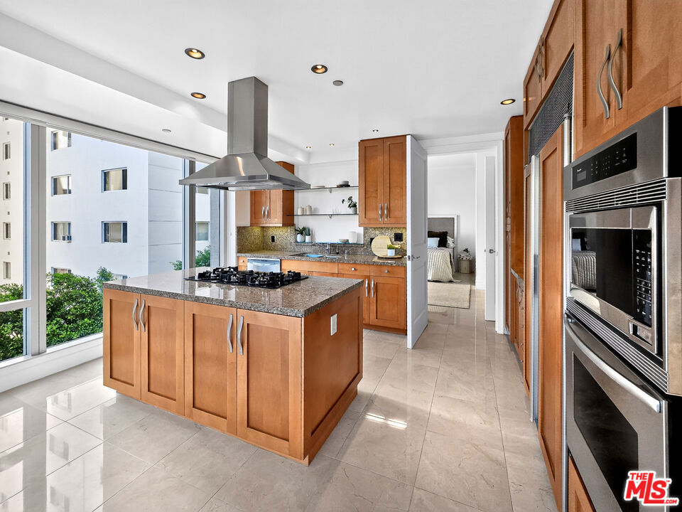 10727 Wilshire Boulevard 404 Property Photo 23