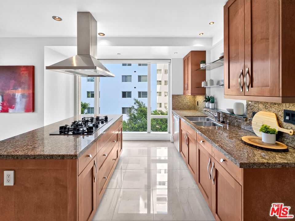 10727 Wilshire Boulevard 404 Property Photo 25
