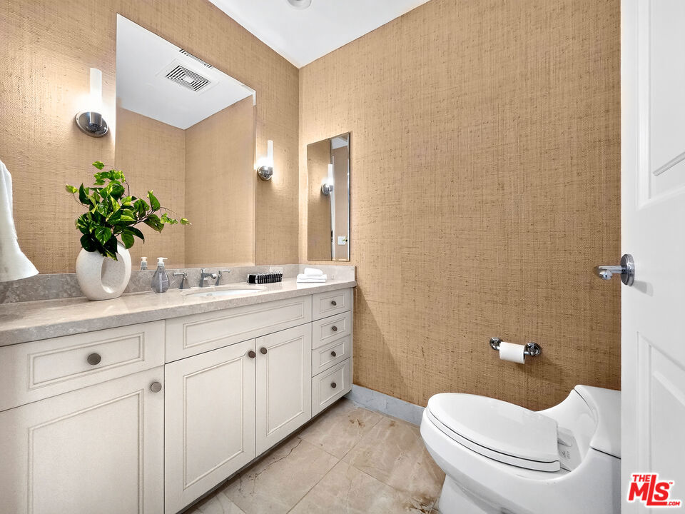 10727 Wilshire Boulevard 404 Property Photo 41