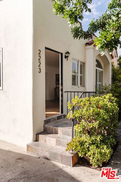 2223 Alsace Avenue Property Photo 3