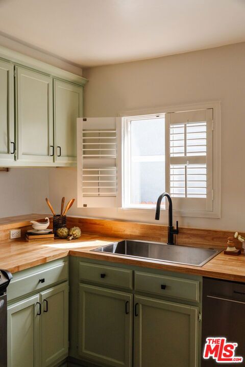 2223 Alsace Avenue Property Photo 7