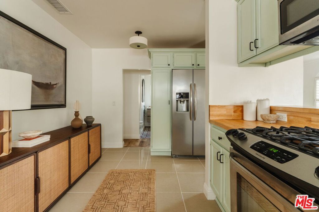 2223 Alsace Avenue Property Photo 8