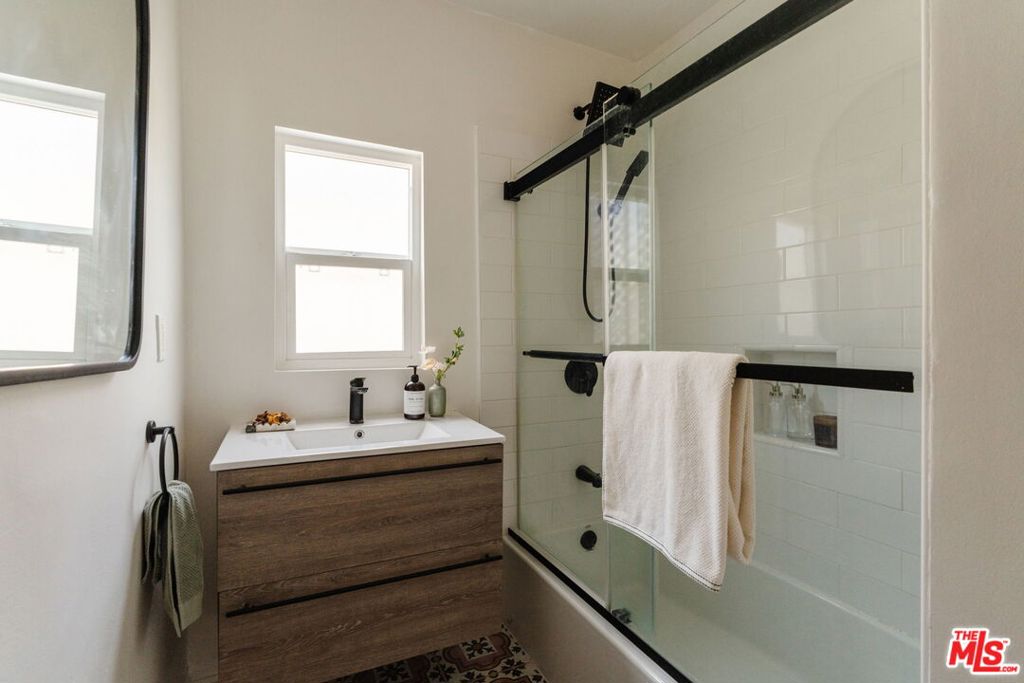 2223 Alsace Avenue Property Photo 14