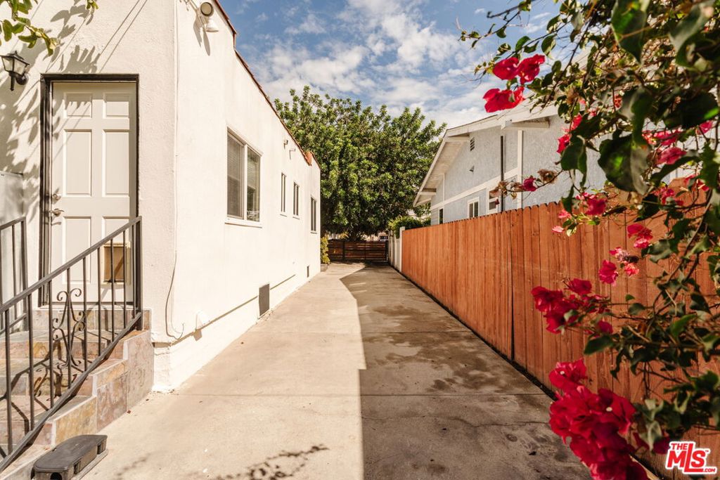 2223 Alsace Avenue Property Photo 23