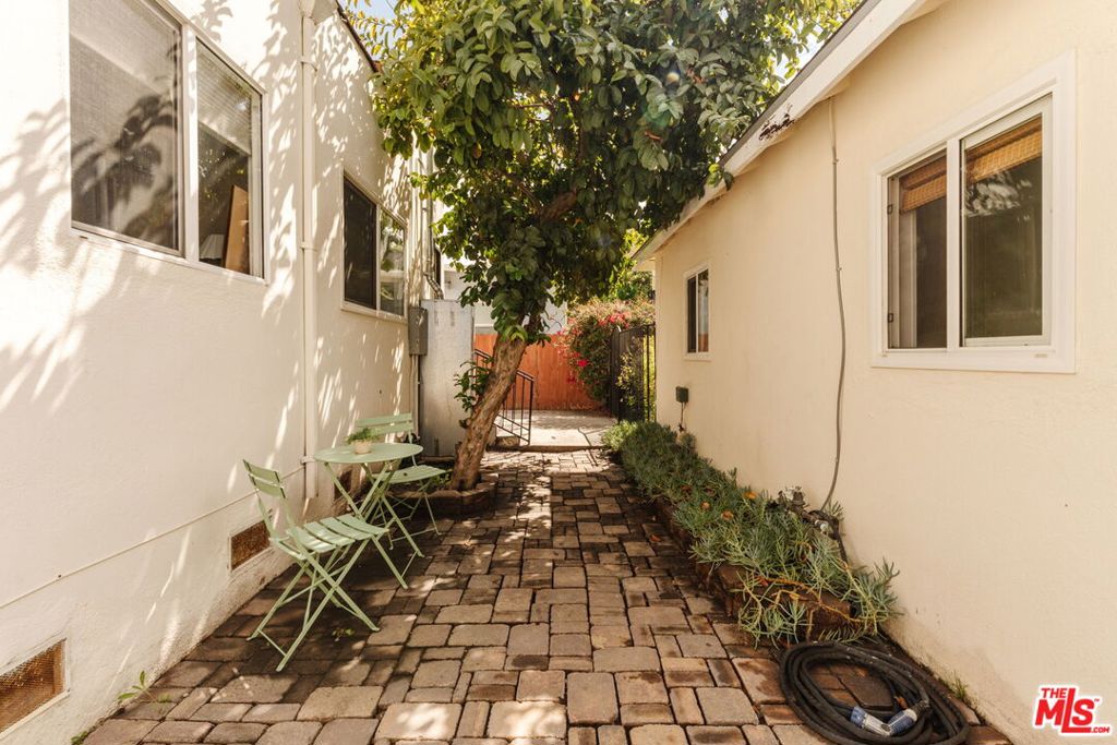 2223 Alsace Avenue Property Photo 24