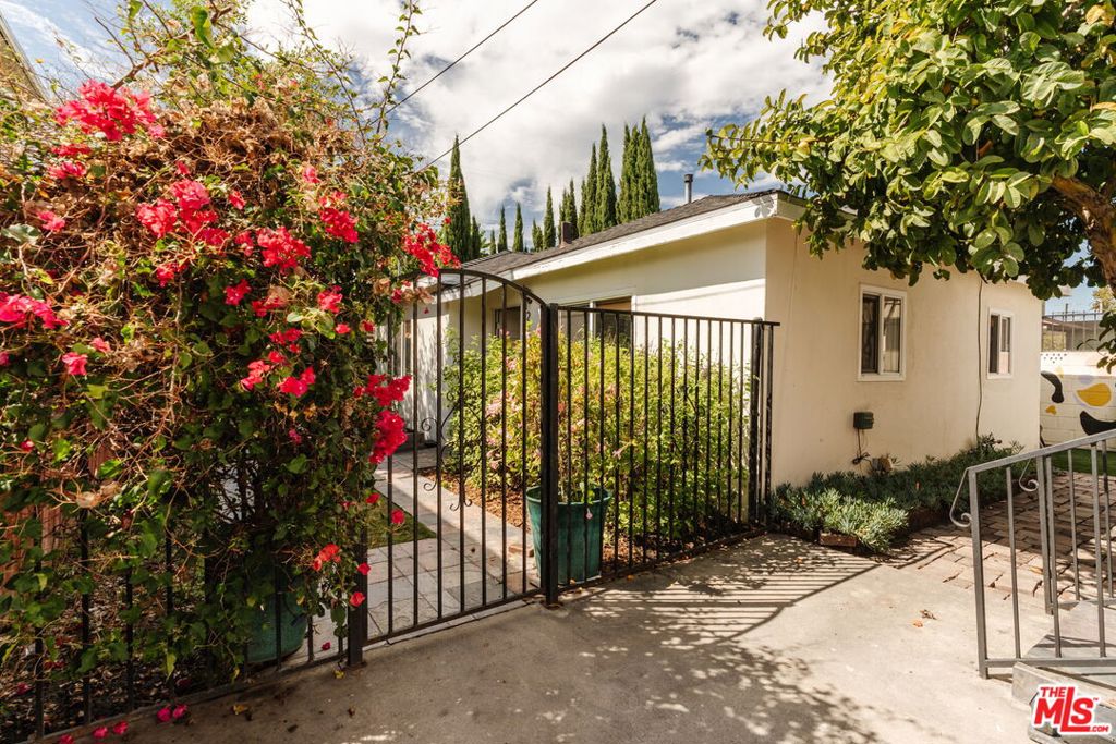 2223 Alsace Avenue Property Photo 25