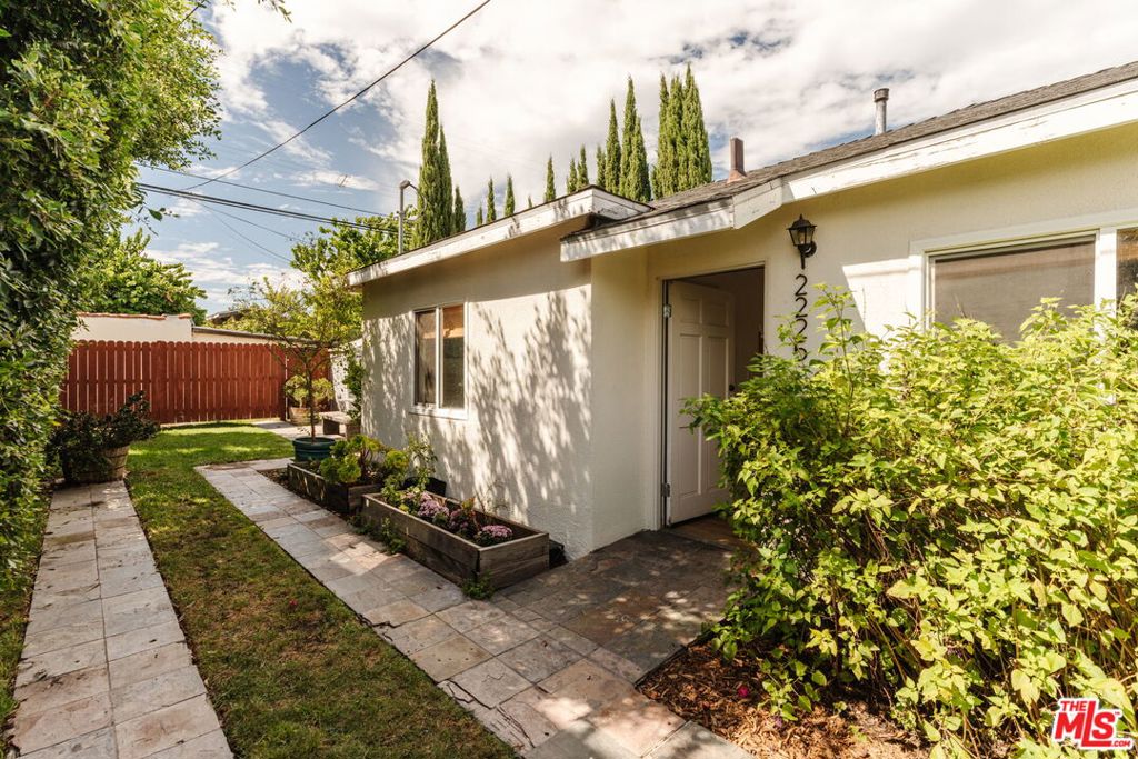 2223 Alsace Avenue Property Photo 26