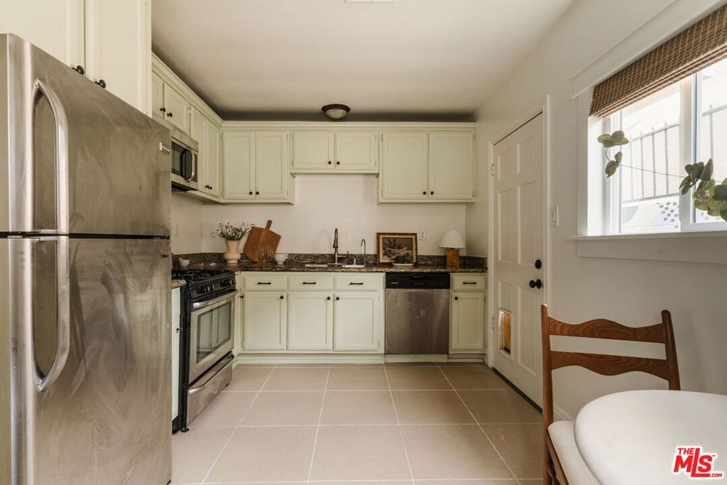 2223 Alsace Avenue Property Photo 32