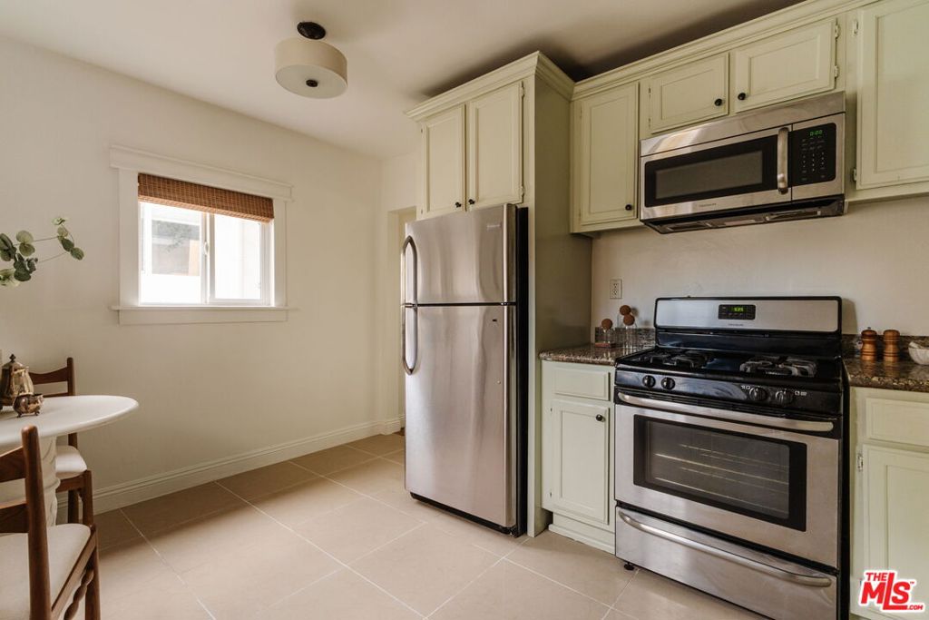 2223 Alsace Avenue Property Photo 33