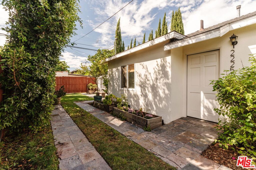 2223 Alsace Avenue Property Photo 42