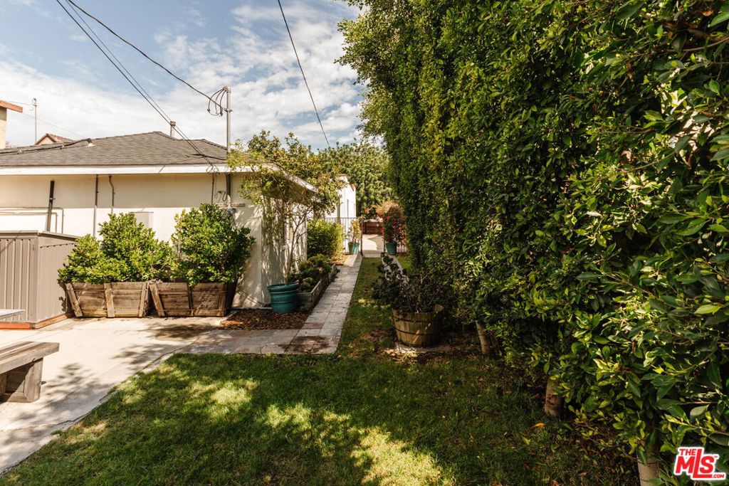 2223 Alsace Avenue Property Photo 47