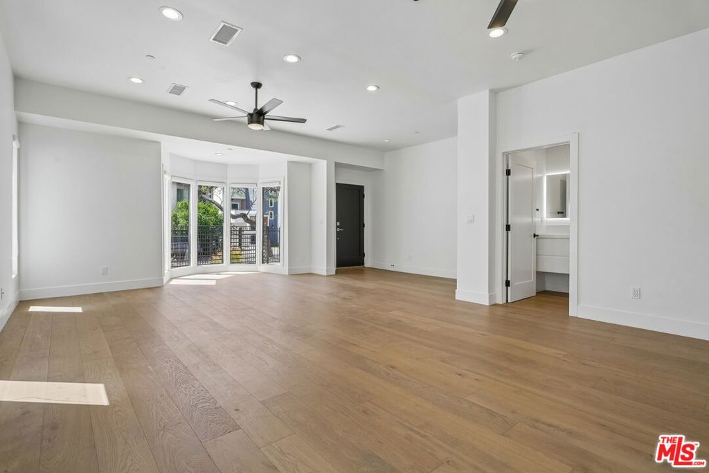 6521 Homewood Avenue Property Photo 2
