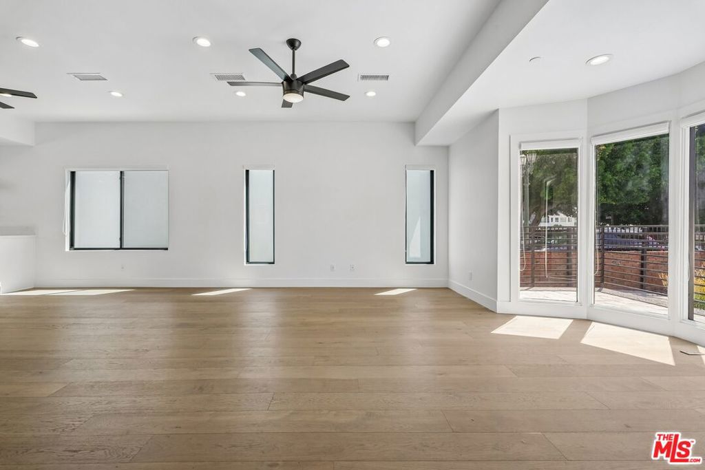 6521 Homewood Avenue Property Photo 3