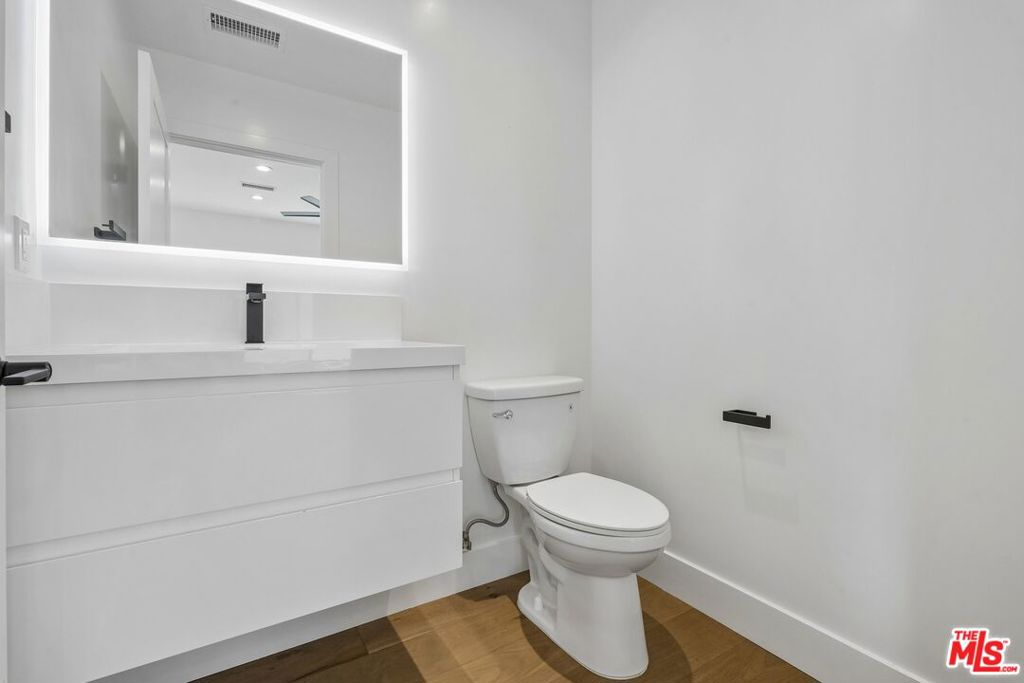 6521 Homewood Avenue Property Photo 7