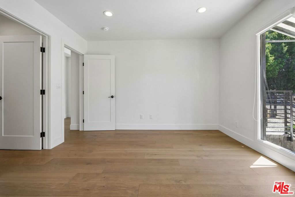 6521 Homewood Avenue Property Photo 9