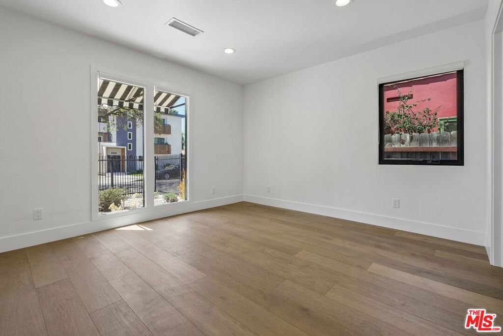 6521 Homewood Avenue Property Photo 10